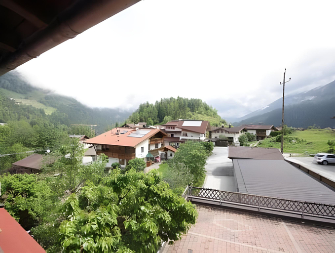 Others 4, Berghof Geisler, Schwaz