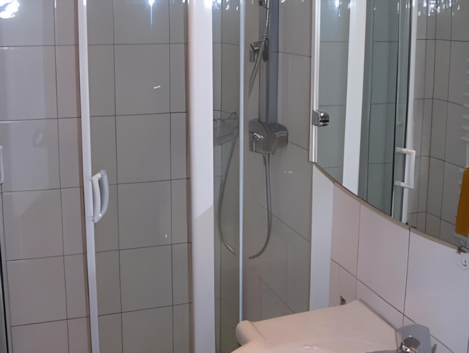 Bathroom 2, Belvedere, Neunkirchen