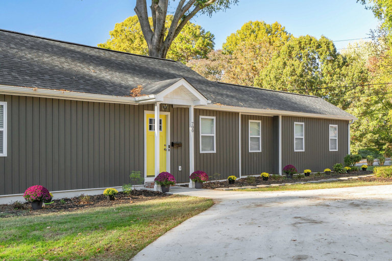 Exterior & Views 2, Winston Sleeps 16 - 2 Kitchens Hot Tub, Forsyth