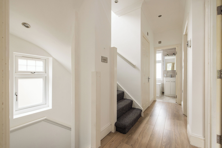 Others 5, Cosy Double Room in Acton, London