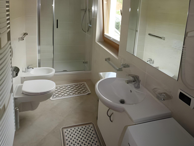 Bathroom 2, Residence Cesa Ladina, Bolzano