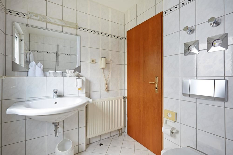 Bedroom 5, H+ Hotel Wiesbaden Niedernhausen, Rheingau-Taunus-Kreis