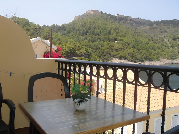 Balcony/terrace 3, Linardos Apartments, Ionian Islands