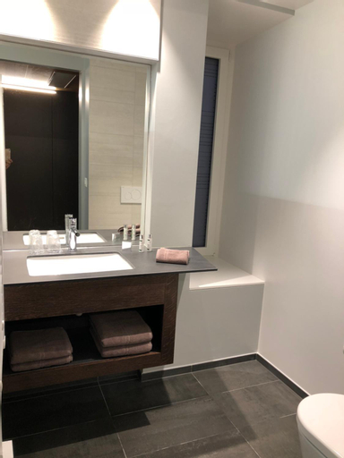 Bathroom 10