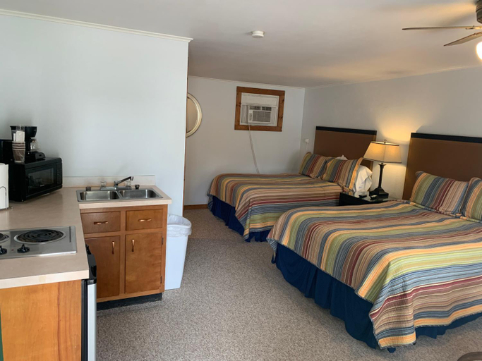 Bedroom 2, Maple Lane Empire, Leelanau