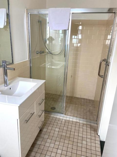 Bathroom 3, Knickerbocker Hotel, Bathurst Regional - Pt A