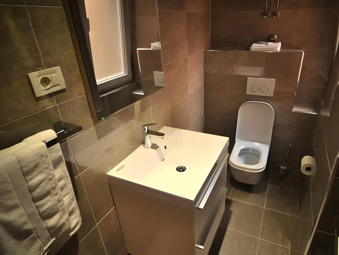 Bathroom 2, Scallop Rooms self check-in, Zadar