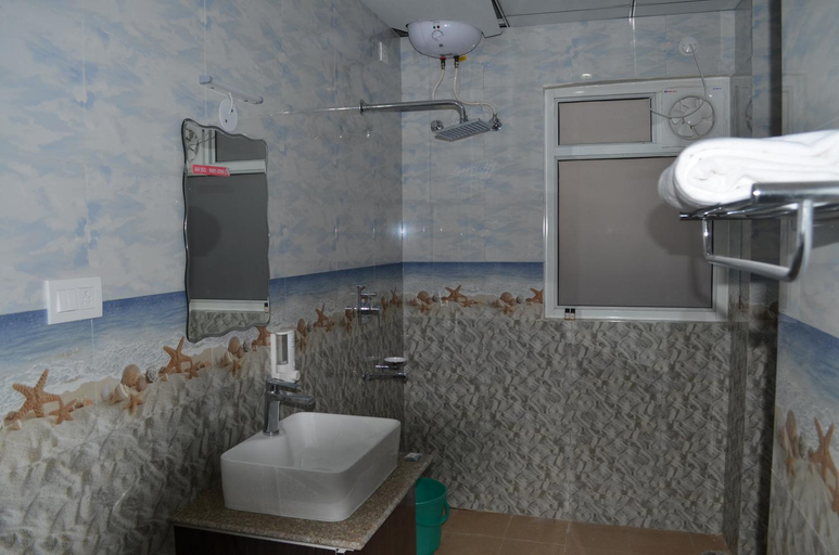Bathroom, HIMALAYA INN, Kangra