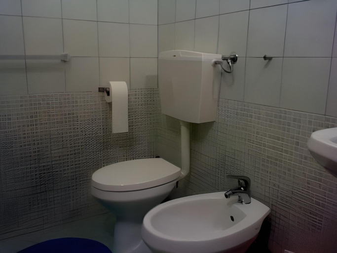 Bathroom 4, Levante Blu, La Spezia