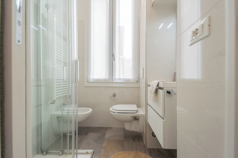 Bathroom 4, Old Court Hideaway by Rent all Como, Como