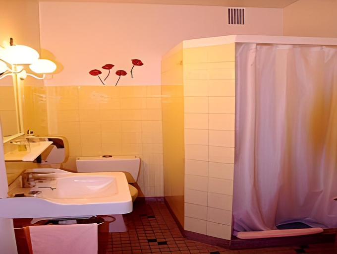 Bathroom 2, Hotel La Residence, Lot-et-Garonne