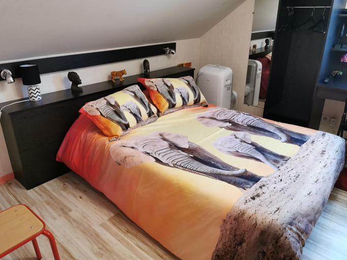 Bedroom 2, Hotel Le Bambi, Doubs
