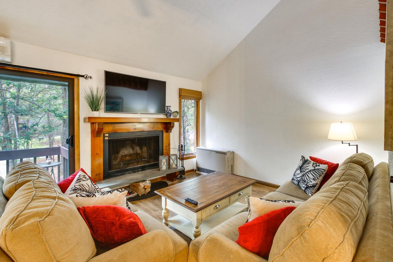 North Conway Condo Less Than 3 Mi to Slopes and Echo Lake, Carroll