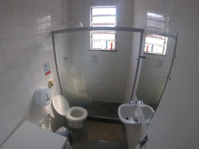Bathroom 2, Central Hostel, Rio de Janeiro
