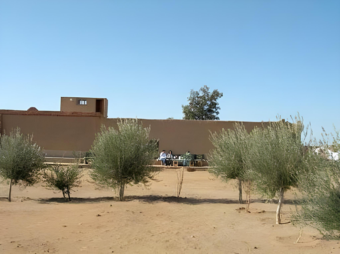 Exterior & Views
