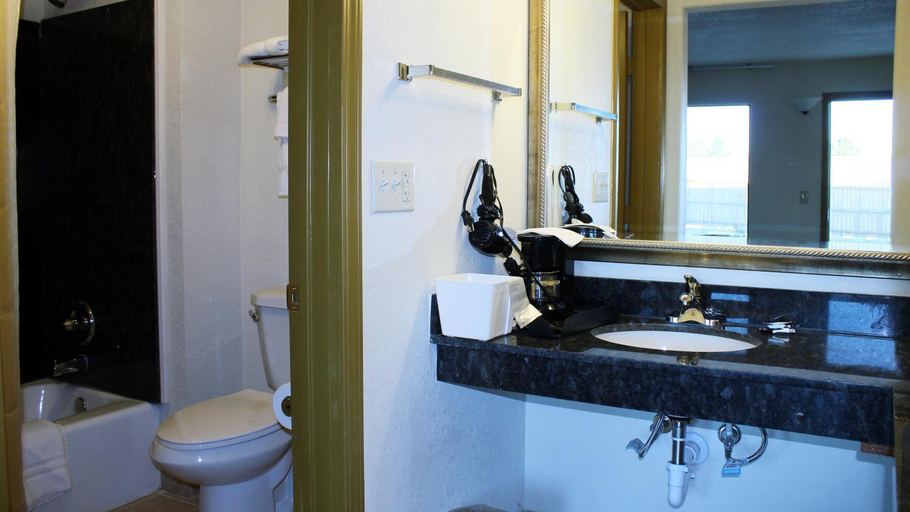Bathroom 4, Royal Inn & Suites, Smith