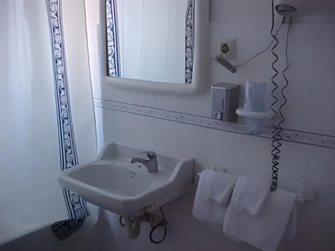Bathroom 2, Elite Hotel - Gay Men Only, Barcelona