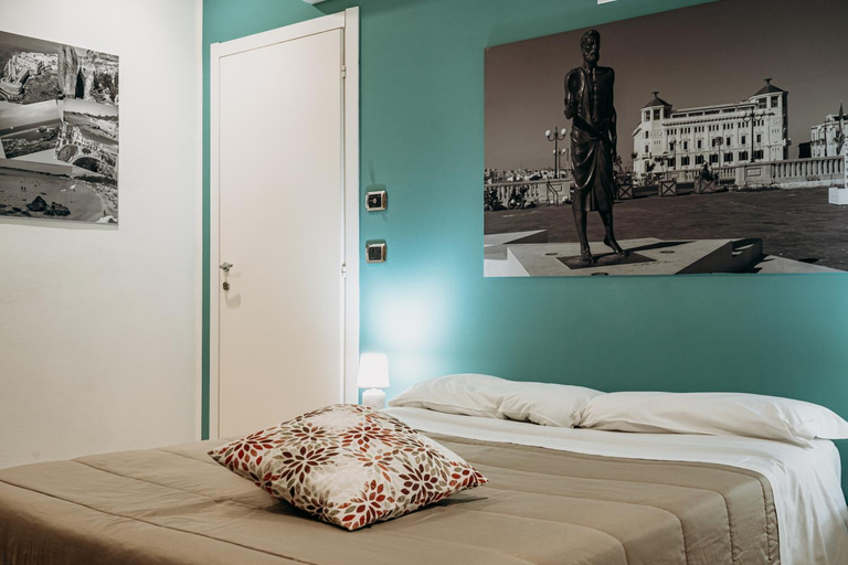 Others 4, B&B Vicolo IV, Syracuse