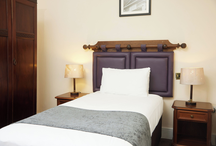 Bedroom 2, White Hart Braintree by Greene King Inns, Essex