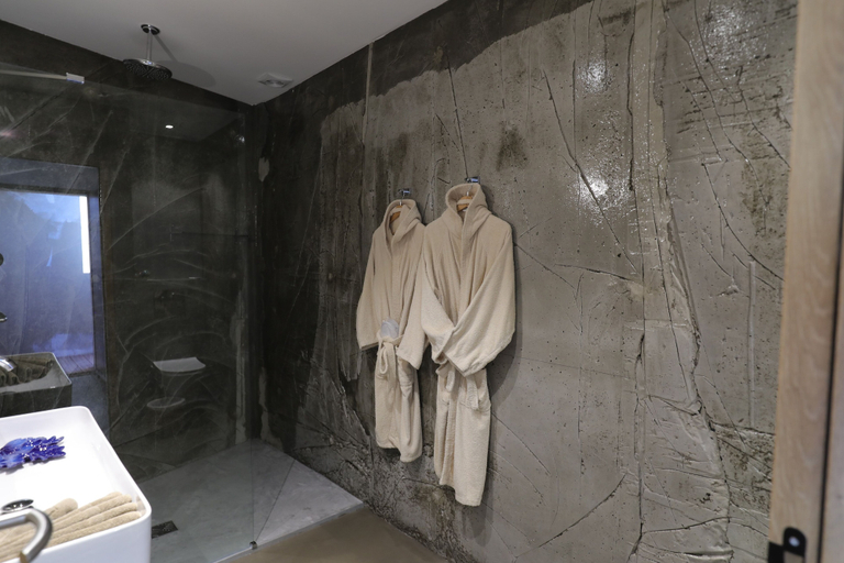 Bathroom 5, Hôtel confidentiel Le Grécale ****, Corse-du-Sud