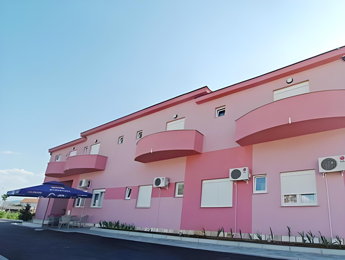 Others 5, Motel Aura, Herzegovina-Neretva