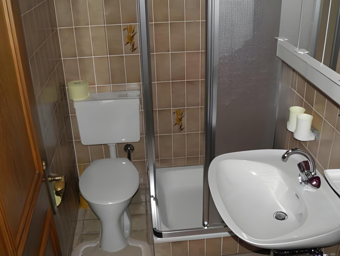 Bathroom 2, Vorderwimmhof, Hallein