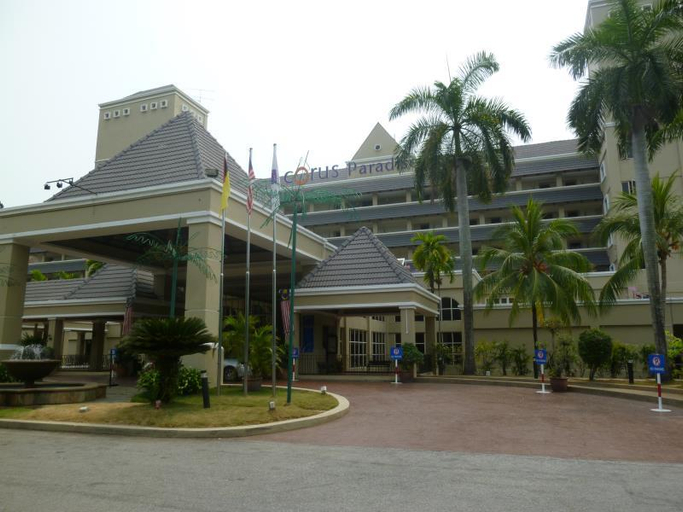 Exterior & Views