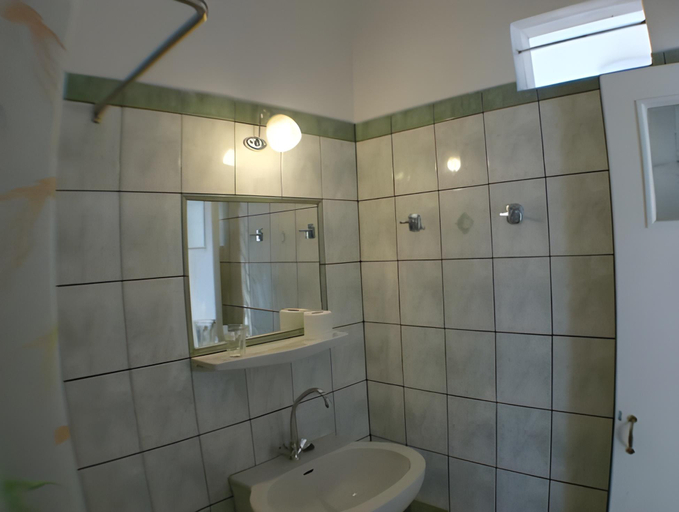Bathroom 2, Ilias Place, South Aegean