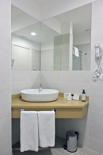 Bathroom 3, Hotel HE Roma, Rome