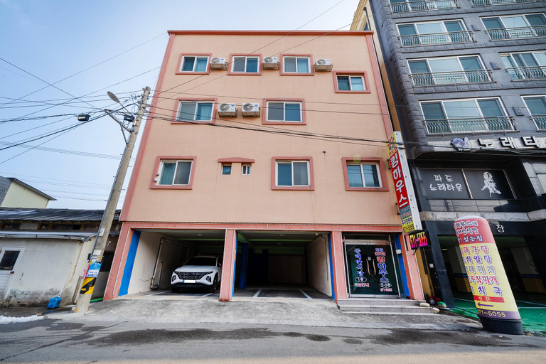 Exterior view 3, Yangyang King House, Sokcho