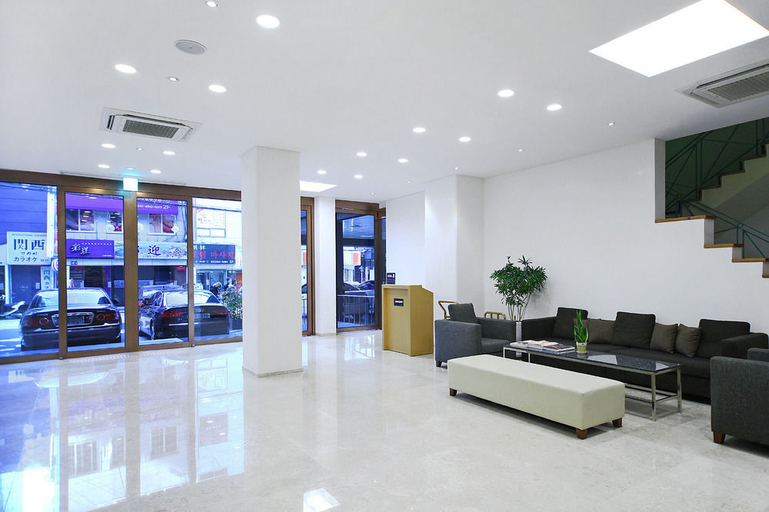 Public Area 2, Tower Hill Hotel, Jung