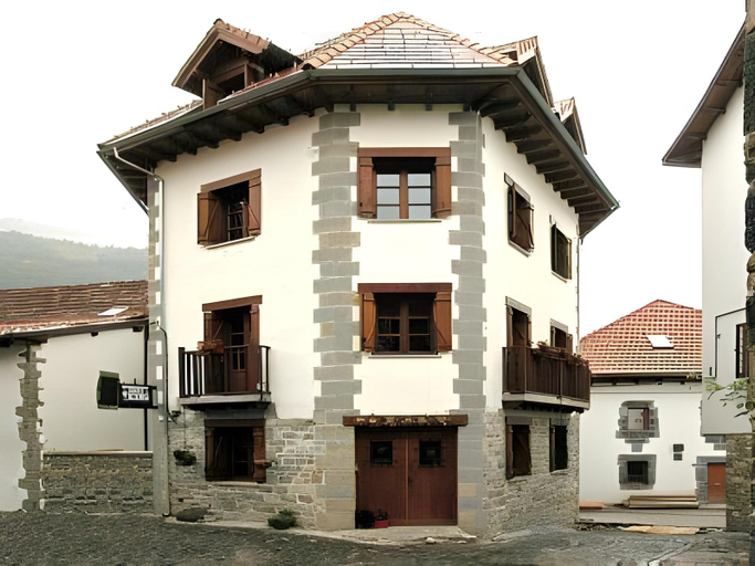 Others 5, Hostal Onki Xin, Navarra