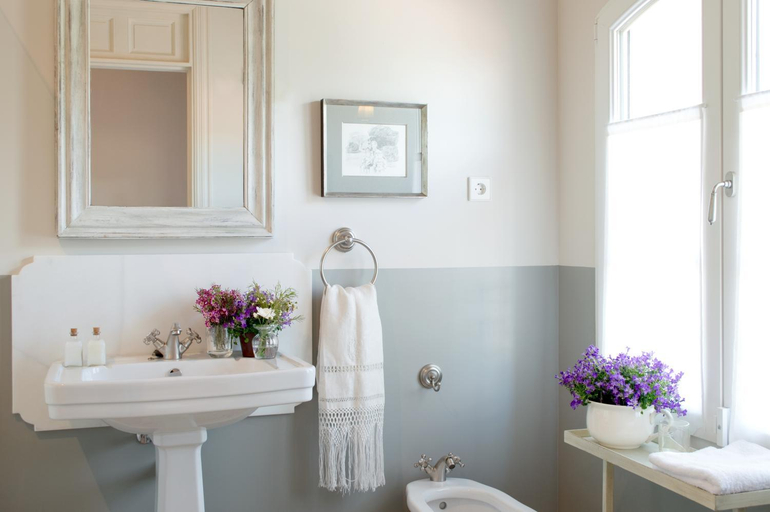 Bathroom, La Casa de los Tomillares, Ávila