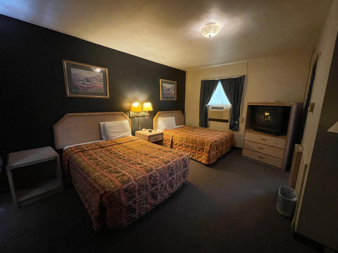 Bedroom 2, Twin Pine Motel, Moniteau