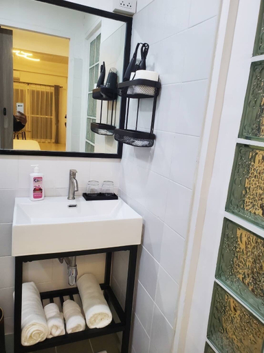 Bathroom 3, Mana restaurant and boutique hotel, Muang Khon Kaen