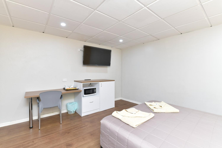 Platinum Motel, Gosnells