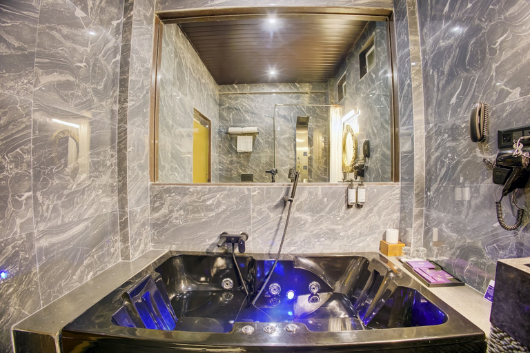 Bathroom 3, Cozzet Mahad, Raigarh