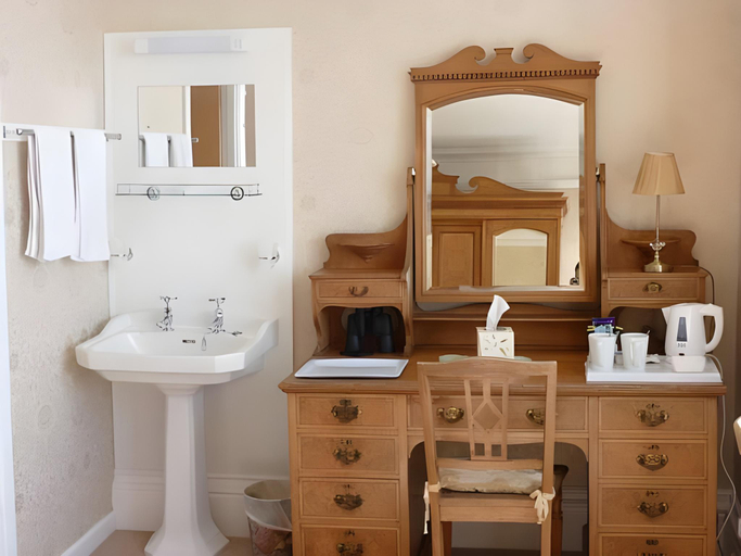 Bathroom 4, Mount Royal - Penzance, Cornwall