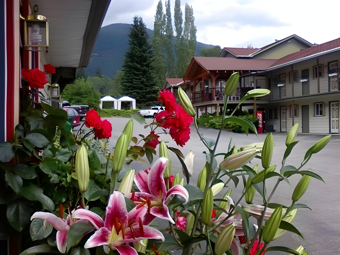 Others 3, Kokanee Glacier Resort, Central Kootenay