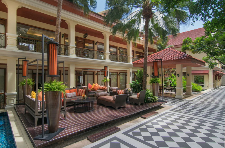 Exterior & Views