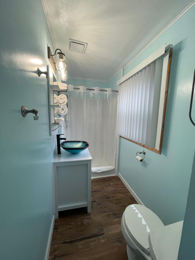 Bathroom 3, The Anchorage Motel, Tillamook