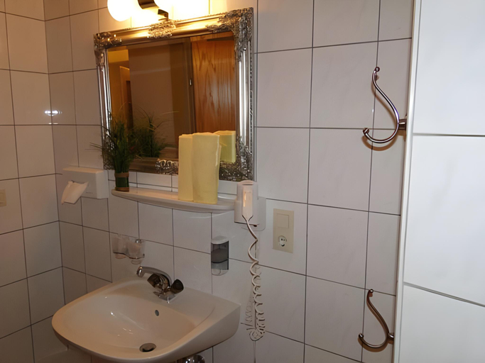 Bathroom 2, Gasthof Sonne, Imst