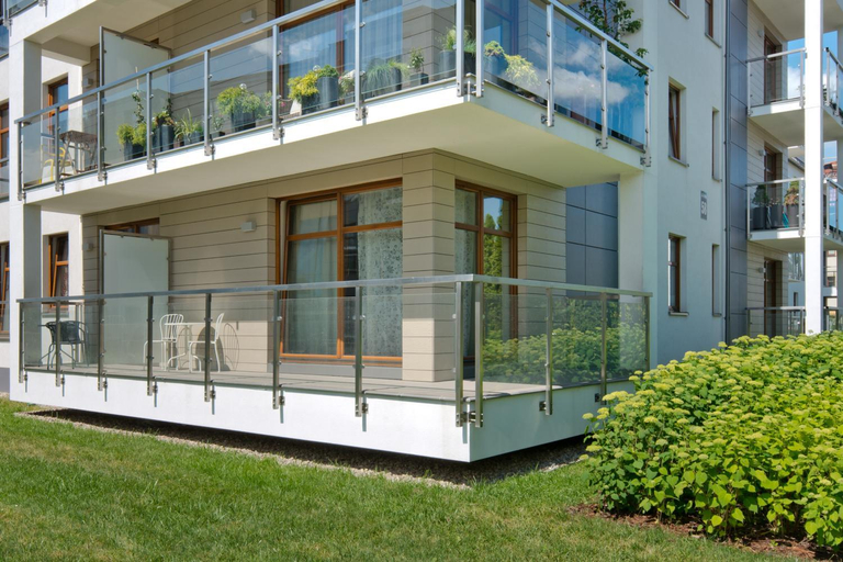 Exterior & Views