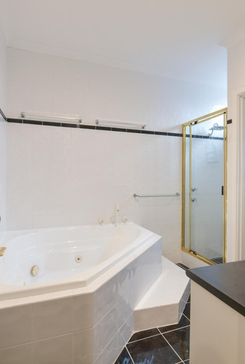 Bedroom 2, Platinum Motel, Gosnells