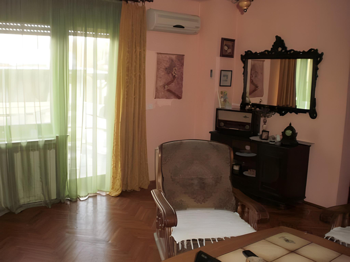 Others 5, Rooms Lutra, Bilje