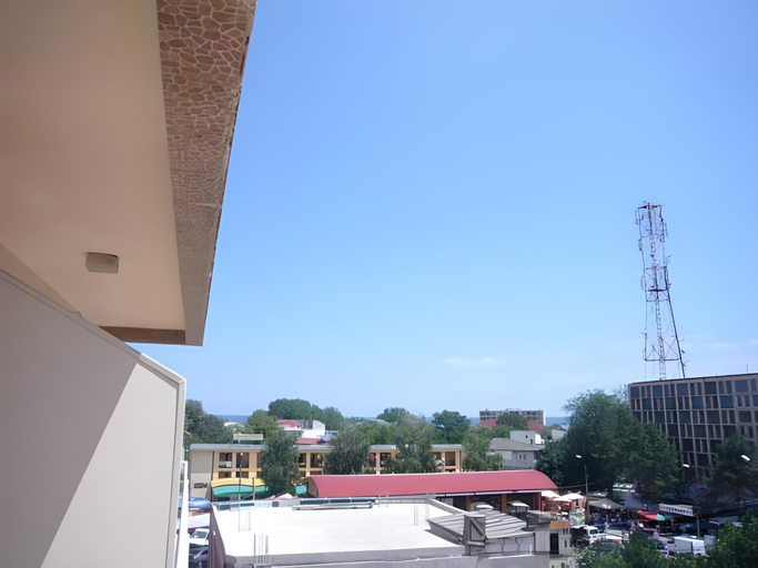 Others 3, Berlin - Locatie Centrala, Tuzla