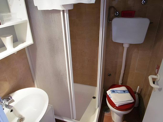 Bathroom 4, Apartments Barka, Tučepi