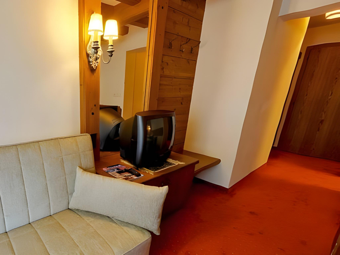 Others 5, Hotel Bruno, Imst