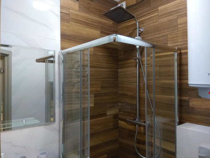 Bathroom 4, Rivne Hostel, Rivnens'ka