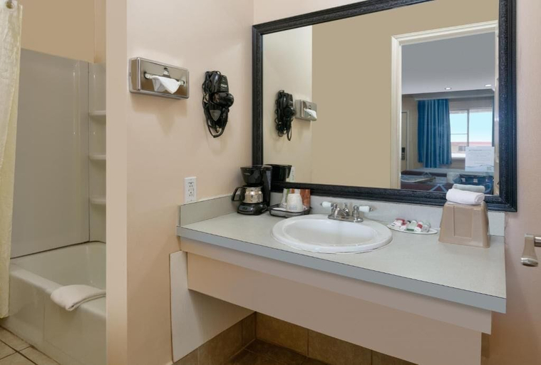 Bathroom 3, Red River Inn, Wilbarger